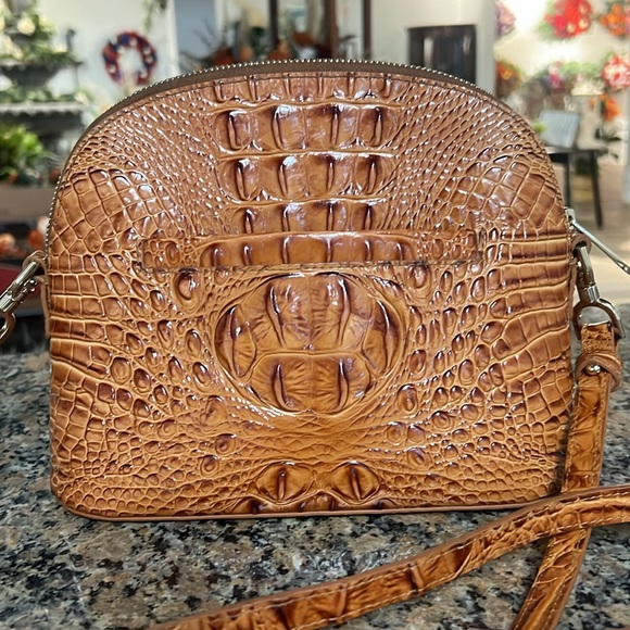 Beautiful Brahmin crossbody purse - Picture 5 of 13